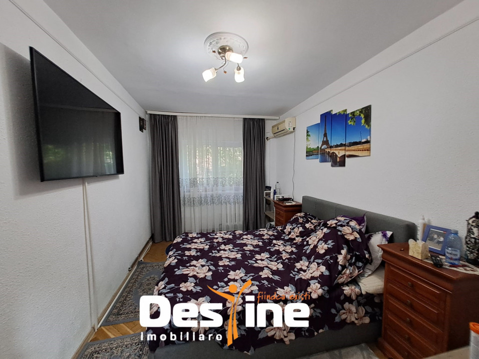 MIRCEA CEL BATRAN, Apartament 2 camere, decomandat, 110.000 Euro