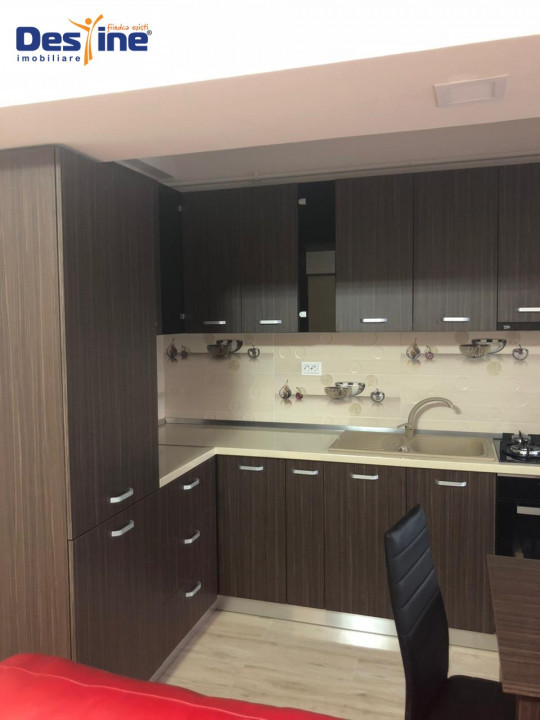 Apartament de inchiriat 3 camere-zona Rovine 