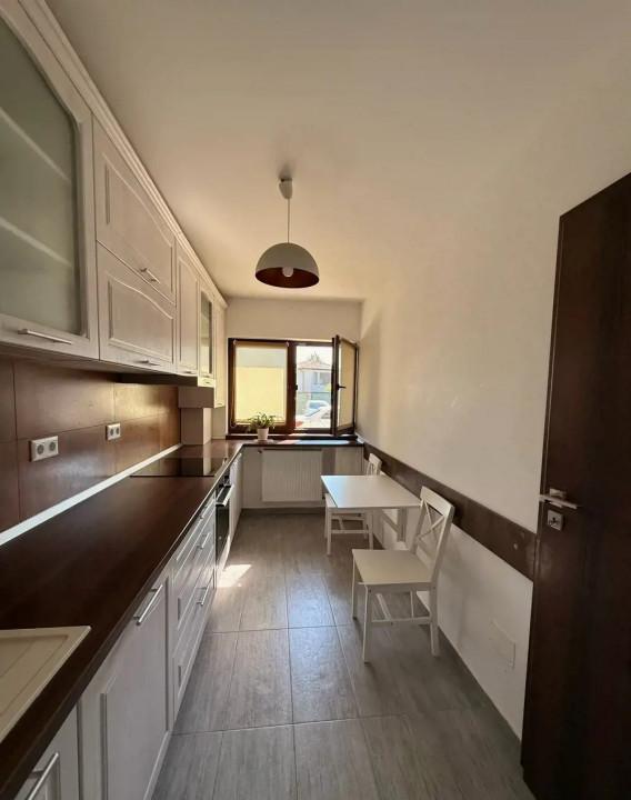 APARTAMENT COMPLET MOBILAT ȘI UTILAT, GRĂDINĂ PROPRIE ȘI LOC DE PARCARE 