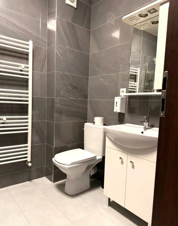 APARTAMENT COMPLET MOBILAT ȘI UTILAT, GRĂDINĂ PROPRIE ȘI LOC DE PARCARE 