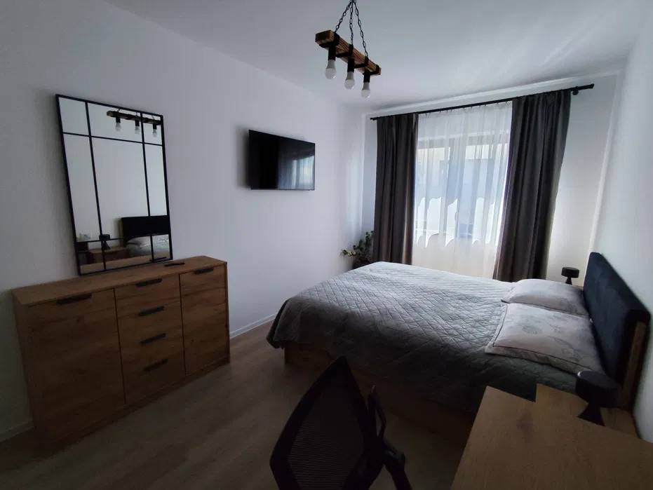 Apartament 2 cam DECOMANDAT 77 MP, TRACTORUL