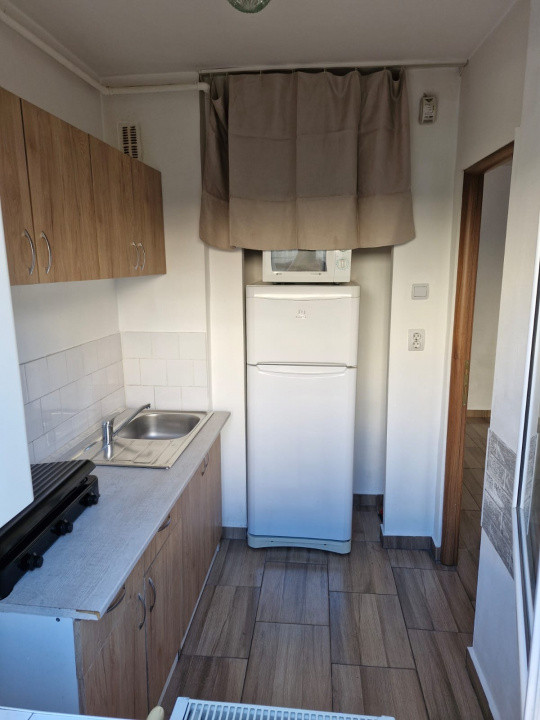 Garsonieră complet mobilată | CENTRUL CIVIC | etajul 1 cu balcon 