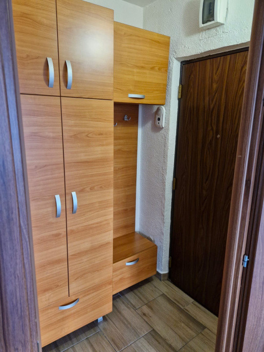 Garsonieră complet mobilată | CENTRUL CIVIC | etajul 1 cu balcon 