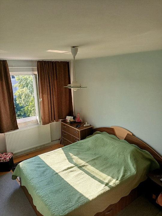 Apartament 3 camere, etajul 4/4, zona Eremia Grigorescu, Vest