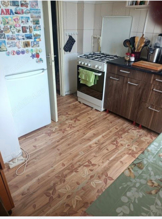 Apartament 3 camere, etajul 4/4, zona Eremia Grigorescu, Vest
