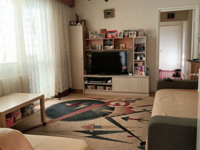 Apartament 3 camere, etajul 4/4, zona Eremia Grigorescu, Vest