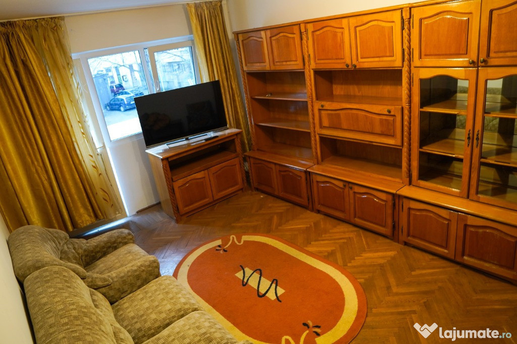 Apartament 4 camere, decomandat, etaj intermediar, zona Republicii