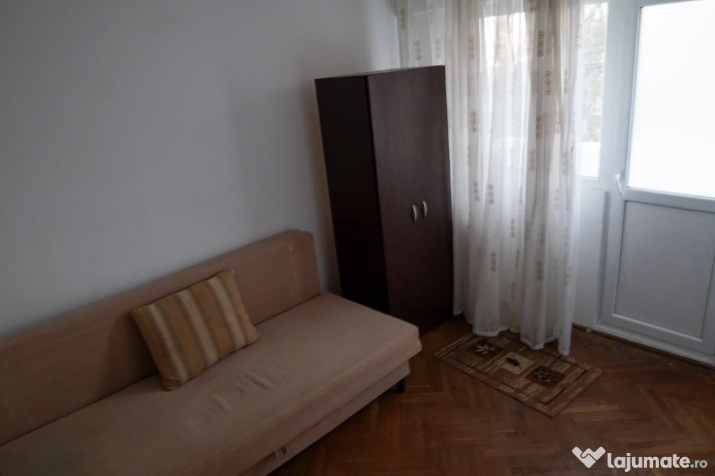 Apartament 4 camere, decomandat, etaj intermediar, zona Republicii