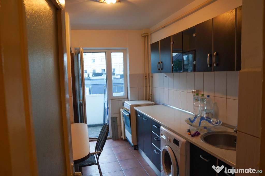 Apartament 4 camere, decomandat, etaj intermediar, zona Republicii