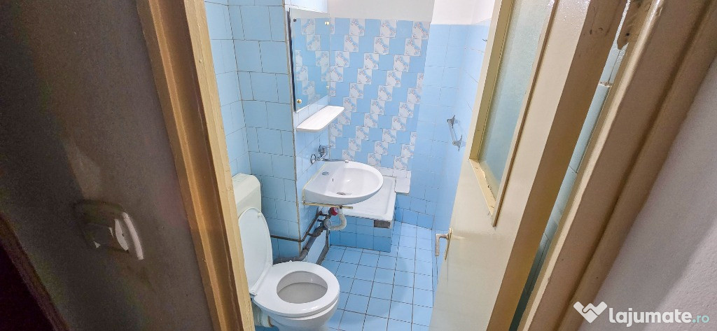 Apartament 4 camere, decomandat, etaj intermediar, zona Republicii