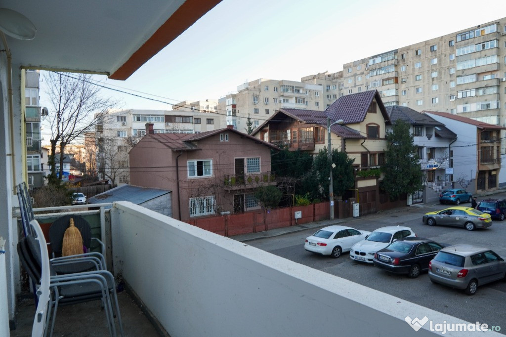 Apartament 4 camere, decomandat, etaj intermediar, zona Republicii
