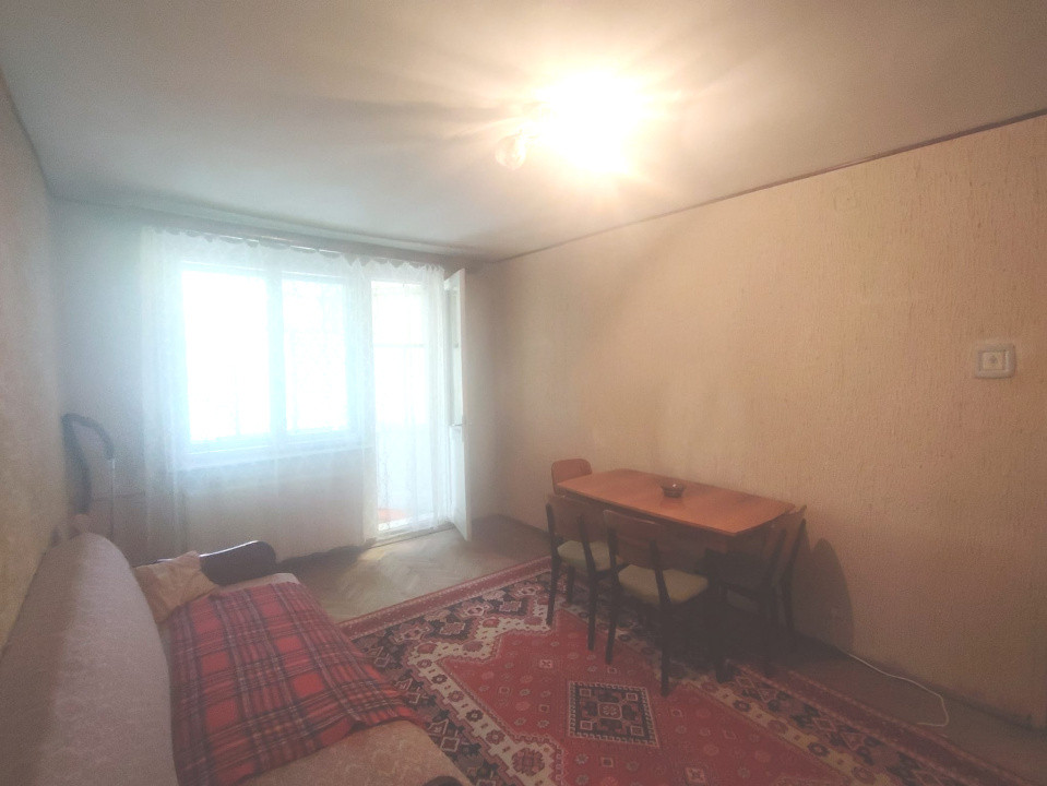 apartament semidecomandat etaj 1