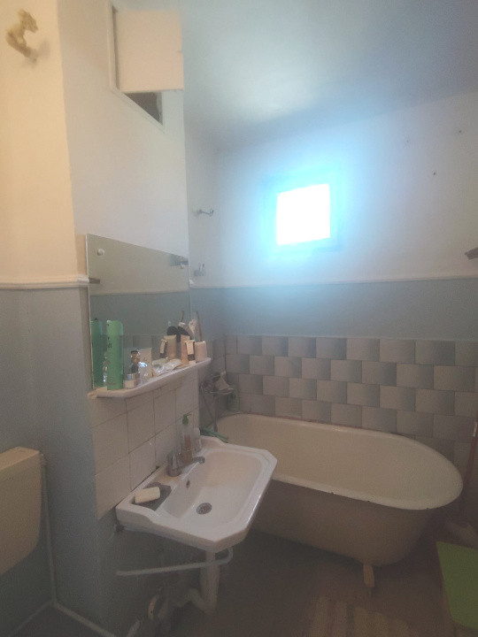 apartament semidecomandat etaj 1