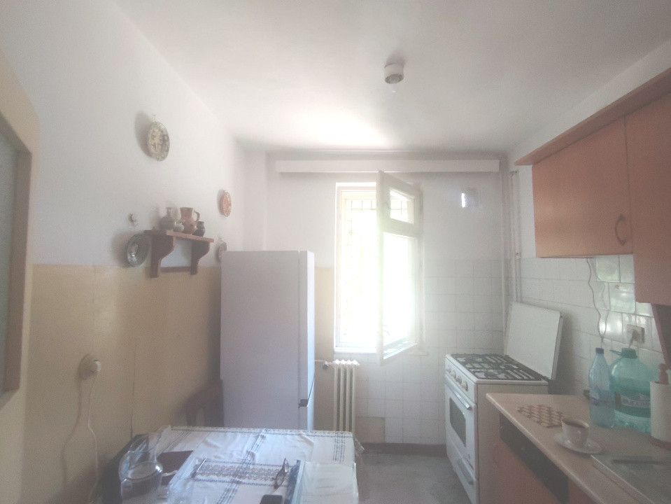 apartament semidecomandat etaj 1