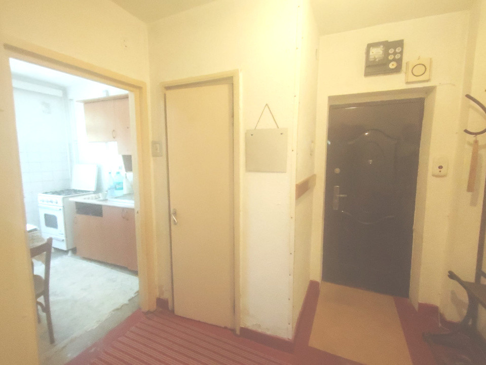 apartament semidecomandat etaj 1