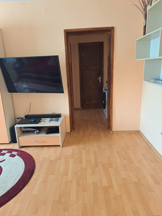 Apartament 3 camere, zona Cina, etaj intermediar