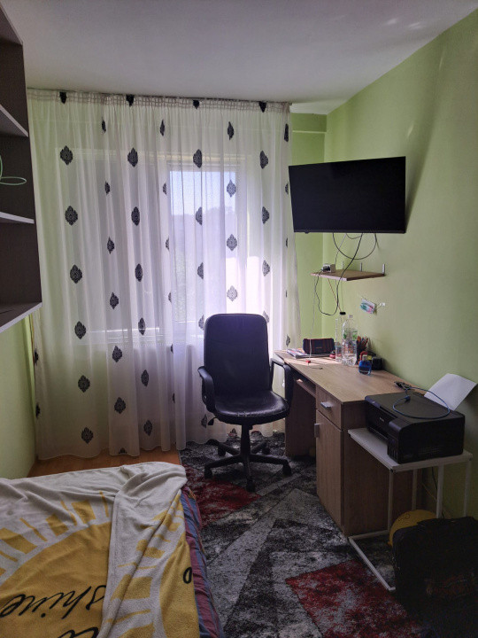 Apartament 3 camere, zona Cina, etaj intermediar