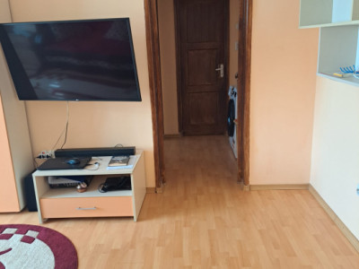 Apartament 3 camere, zona Cina, etaj intermediar