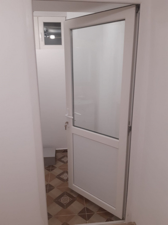 De vânzare – Spatiu cochet la demisol, 21 mp, ideal pentru locuit sau birou 