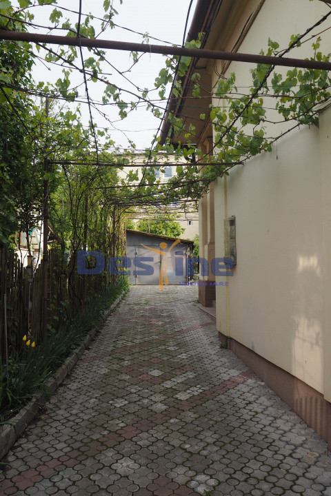 VAND CASA IN CENTRUL VECHI,DEJ,CURTE COMUNA,NECESITA RENOVARE