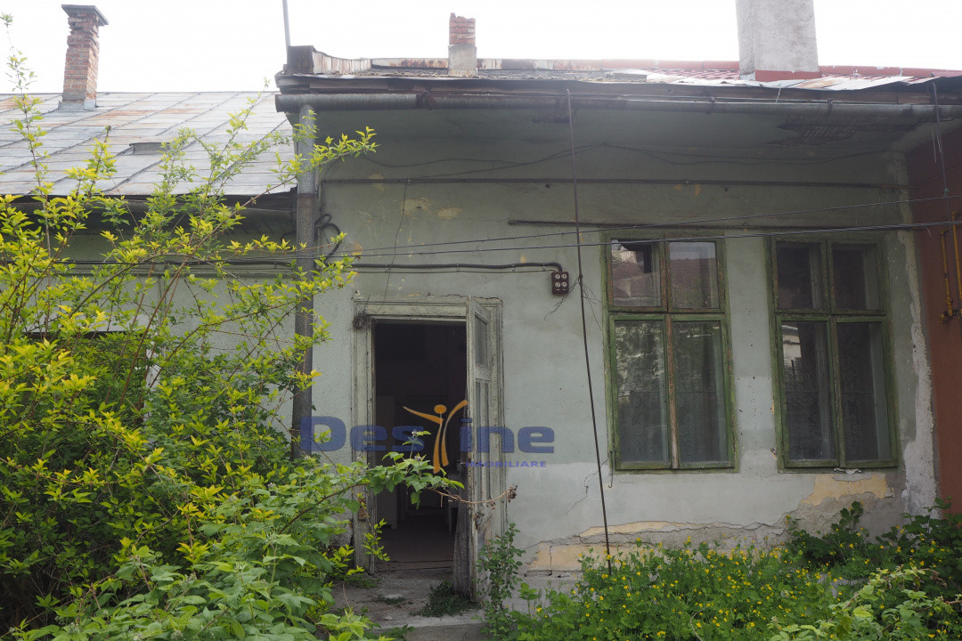 VAND CASA IN CENTRUL VECHI,DEJ,CURTE COMUNA,NECESITA RENOVARE