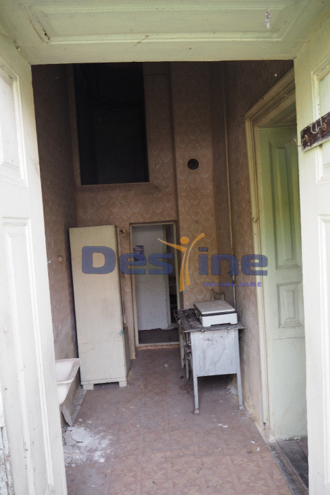VAND CASA IN CENTRUL VECHI,DEJ,CURTE COMUNA,NECESITA RENOVARE