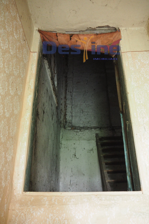 VAND CASA IN CENTRUL VECHI,DEJ,CURTE COMUNA,NECESITA RENOVARE