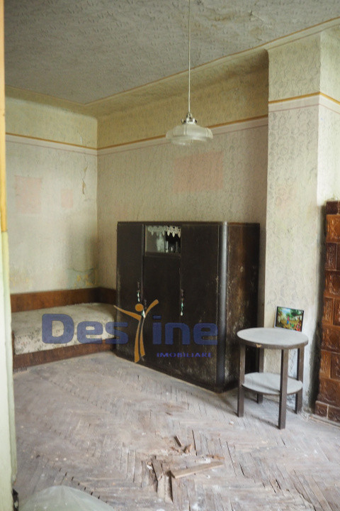 VAND CASA IN CENTRUL VECHI,DEJ,CURTE COMUNA,NECESITA RENOVARE