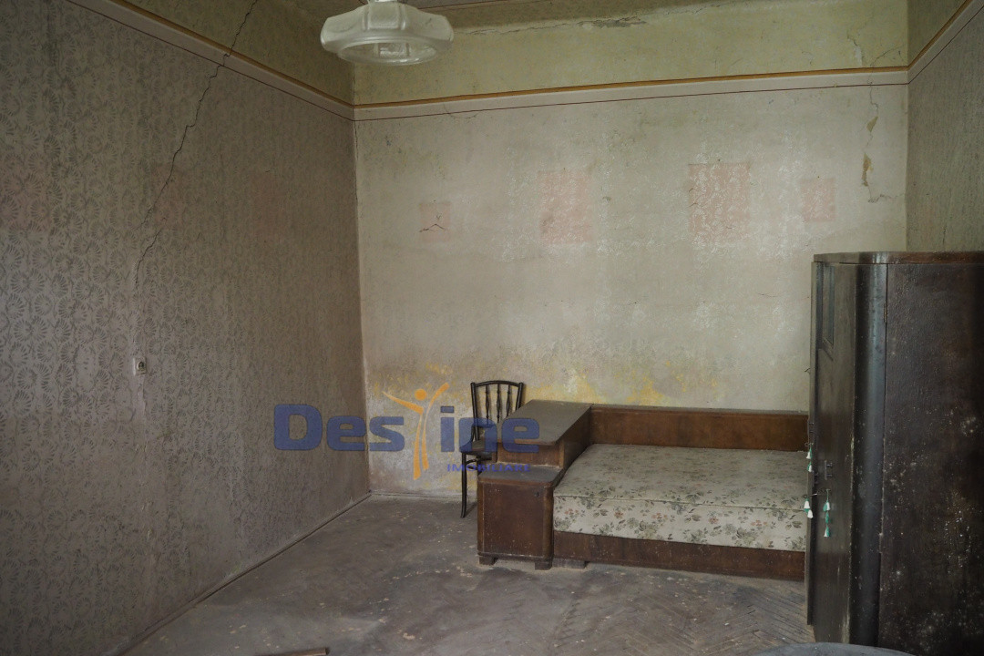 VAND CASA IN CENTRUL VECHI,DEJ,CURTE COMUNA,NECESITA RENOVARE