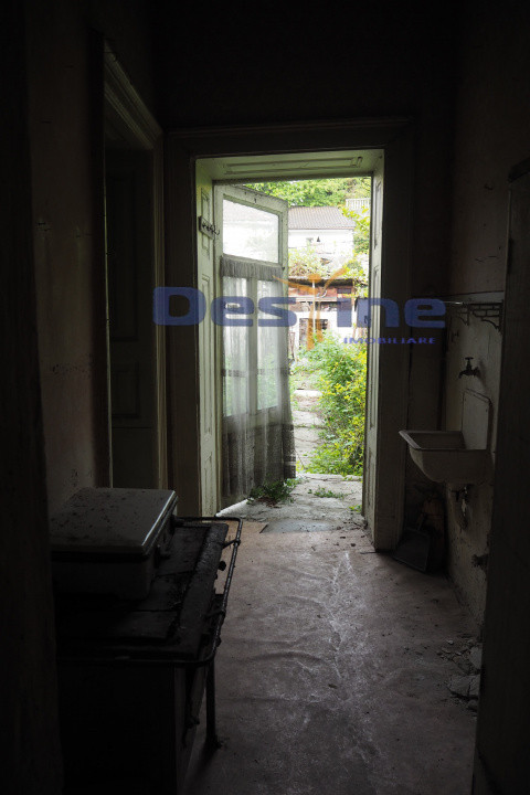 VAND CASA IN CENTRUL VECHI,DEJ,CURTE COMUNA,NECESITA RENOVARE