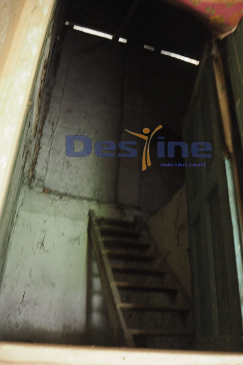VAND CASA IN CENTRUL VECHI,DEJ,CURTE COMUNA,NECESITA RENOVARE