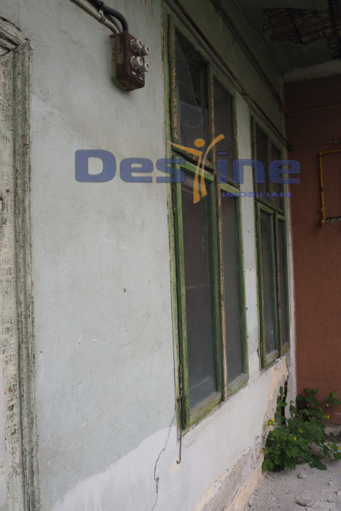 VAND CASA IN CENTRUL VECHI,DEJ,CURTE COMUNA,NECESITA RENOVARE