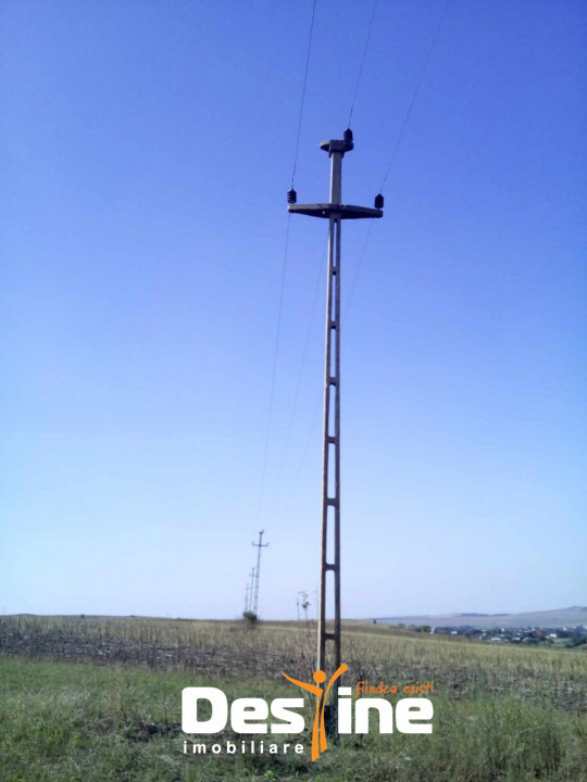 TEREN INTRAVILAN 7500 mp drum pietruit zona de case Cosițeni