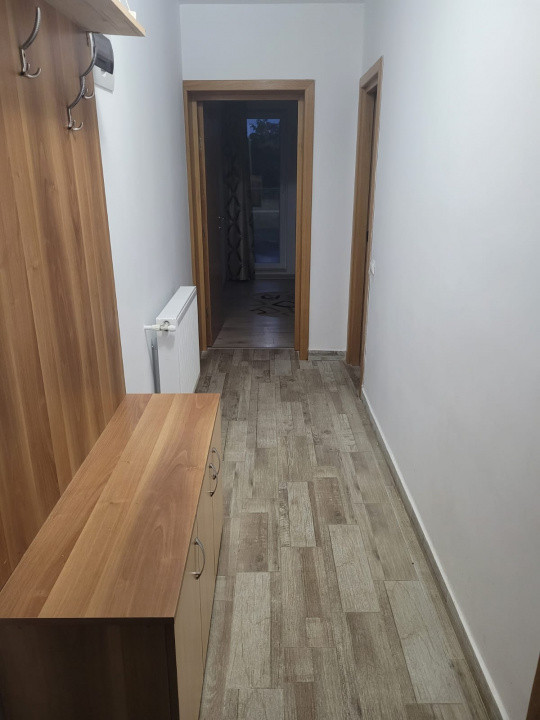 Apartament 2 camere de închiriat în Tractorul – loc de parcare. 