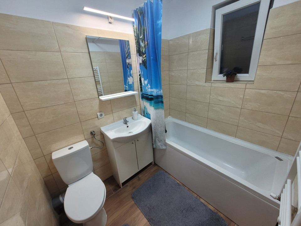 Apartament 2 camere de închiriat în Tractorul – loc de parcare. 