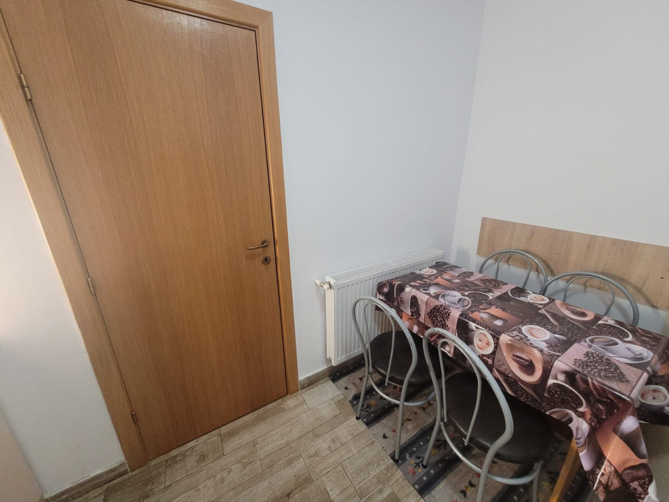 Apartament 2 camere de închiriat în Tractorul – loc de parcare. 