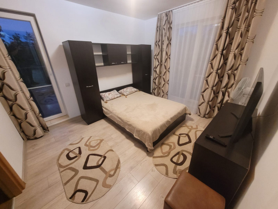 Apartament 2 camere de închiriat în Tractorul – loc de parcare. 
