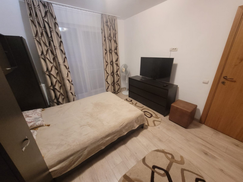 Apartament 2 camere de închiriat în Tractorul – loc de parcare. 