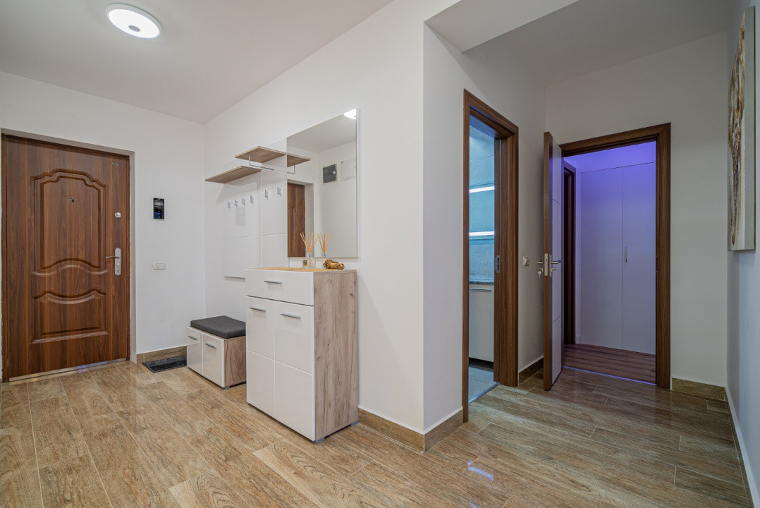Apartament 3 camere, 100 m², decomandat, parcare subterană – zona Coresi