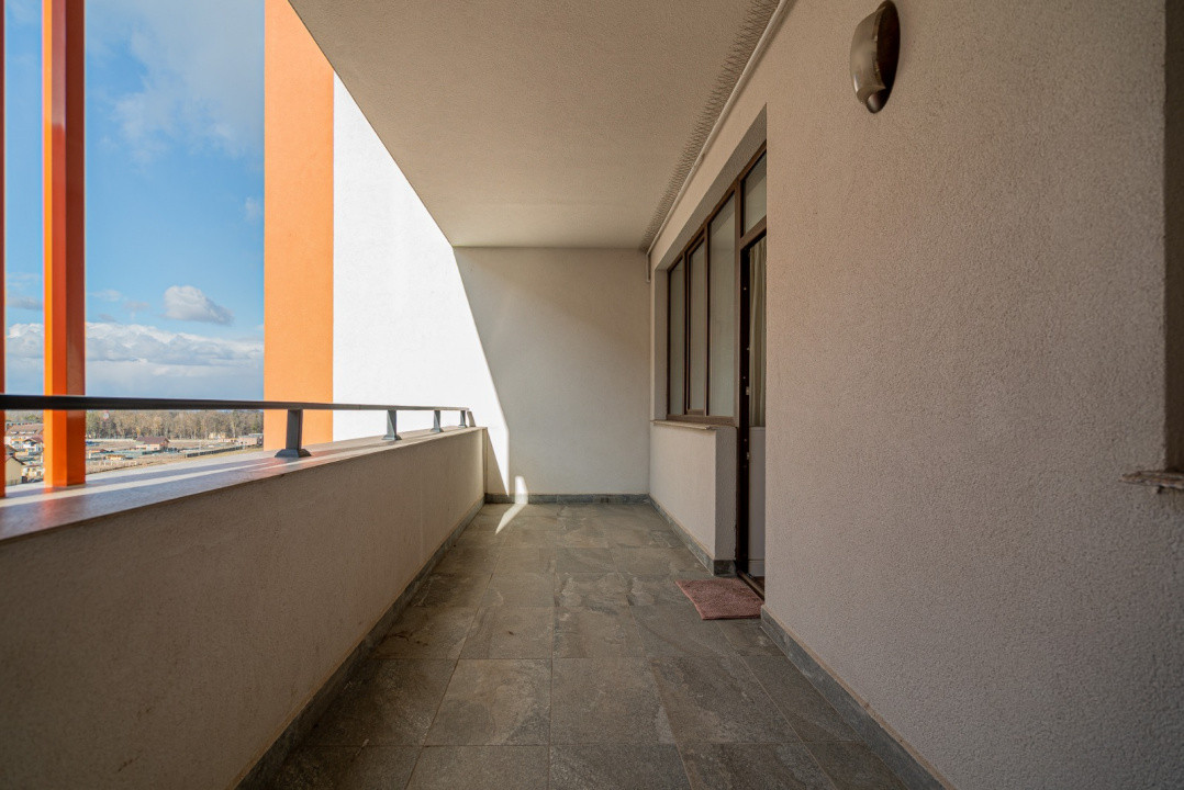 Apartament 3 camere, 100 m², decomandat, parcare subterană – zona Coresi