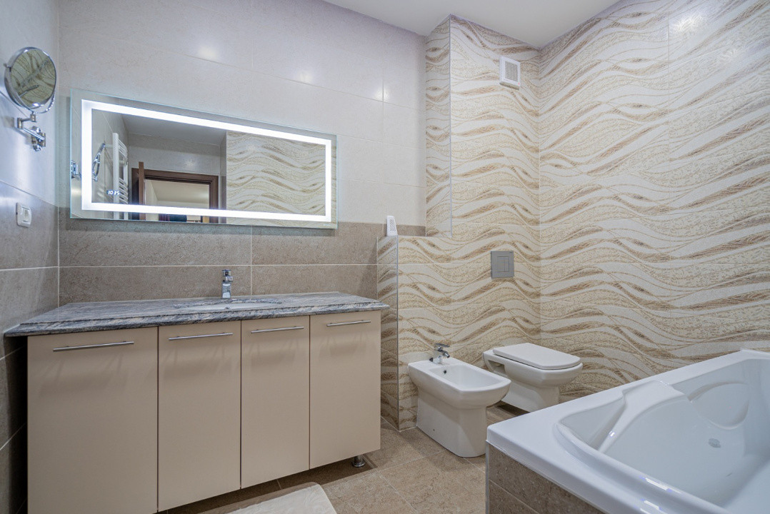 Apartament 3 camere, 100 m², decomandat, parcare subterană – zona Coresi