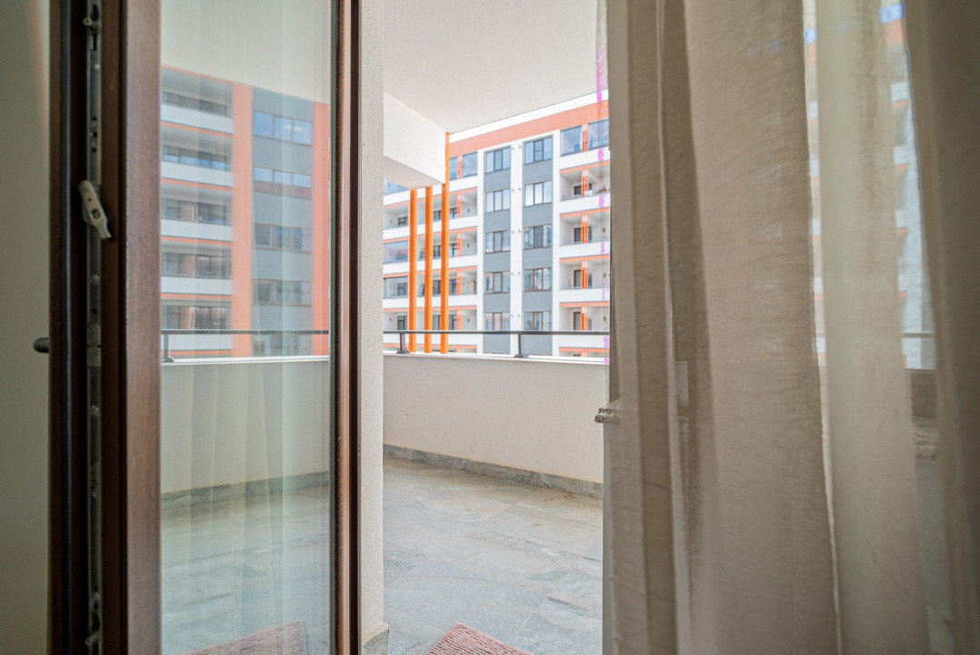 Apartament 3 camere, 100 m², decomandat, parcare subterană – zona Coresi