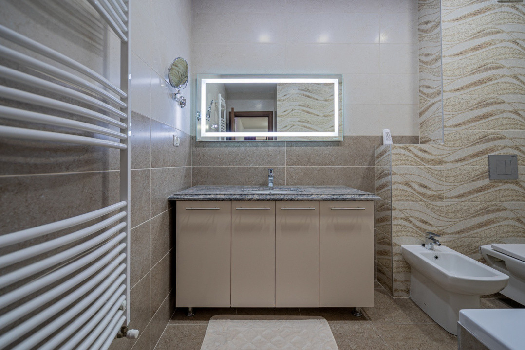 Apartament 3 camere, 100 m², decomandat, parcare subterană – zona Coresi