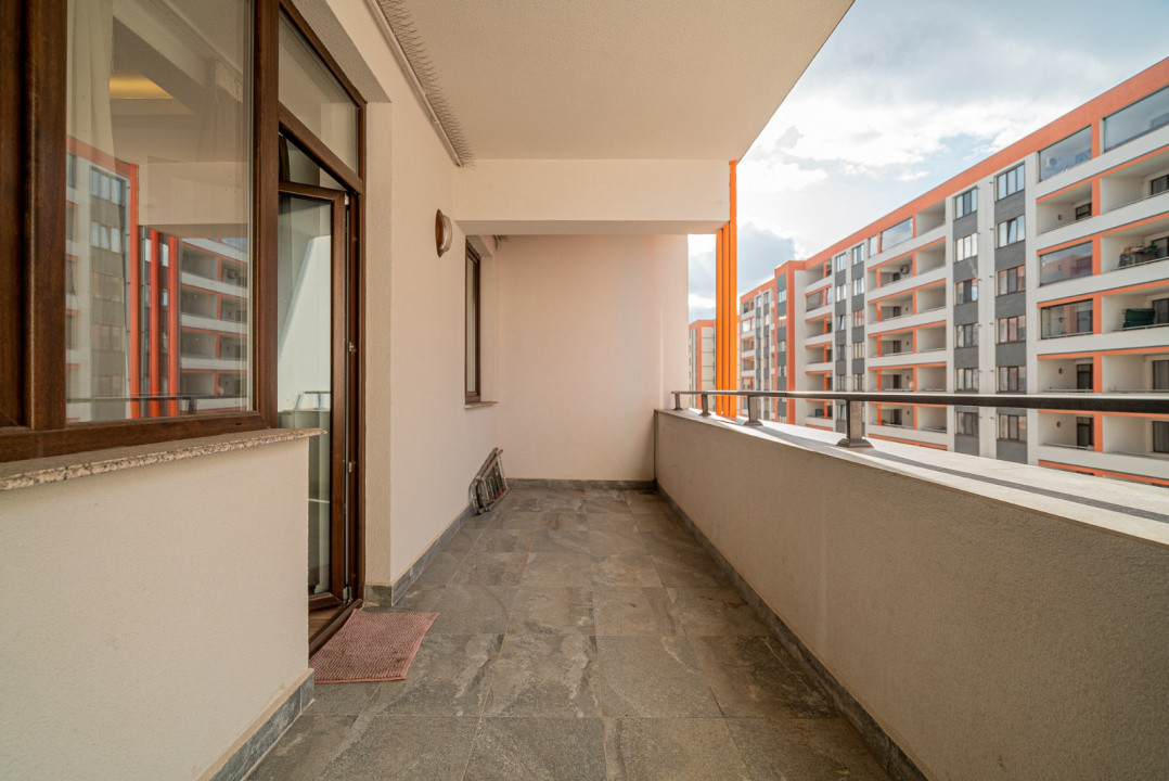 Apartament 3 camere, 100 m², decomandat, parcare subterană – zona Coresi