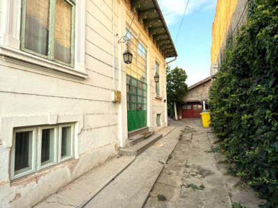 Casa centrala cu istorie si teren generos de 800mp