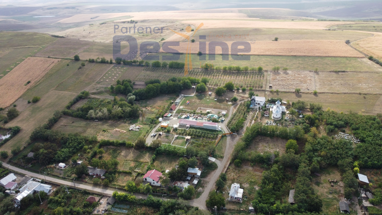 AFACERE - FERMĂ cu 20 ha, mini ZOO, hale si utilaje agricole