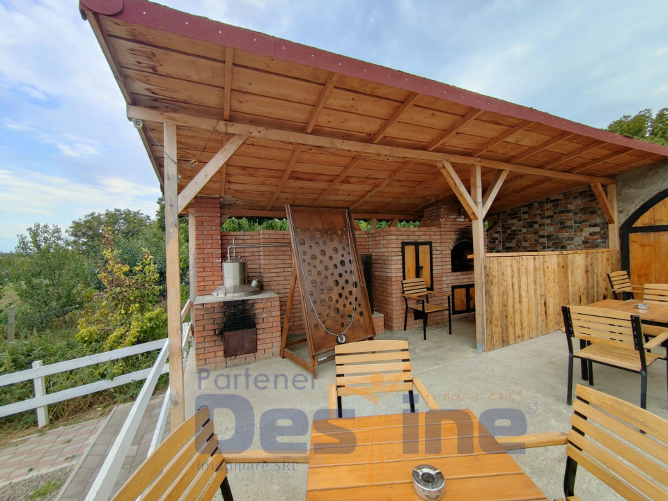 AFACERE - FERMĂ cu 20 ha, mini ZOO, hale si utilaje agricole