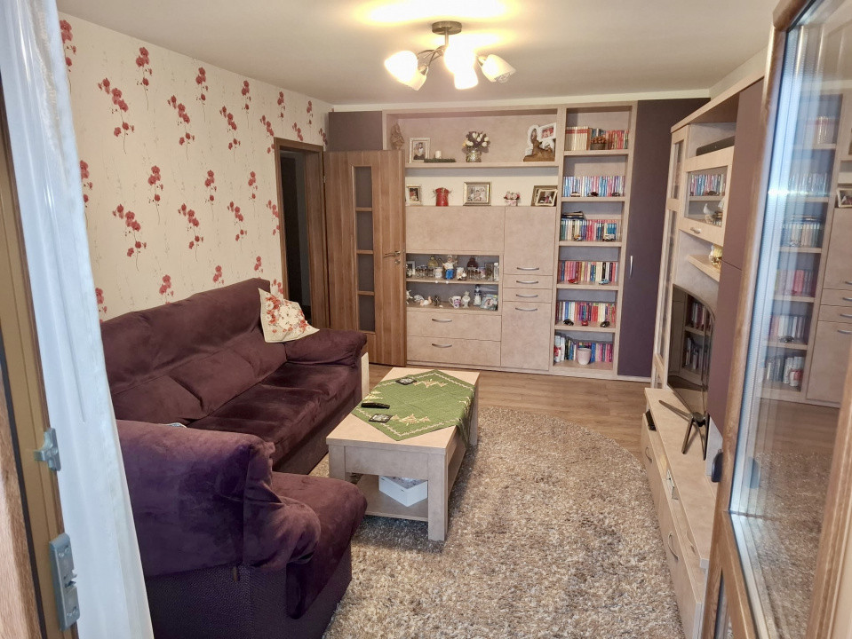 APARTAMENT 3 CAMERE| DECOMANDAT | Tractorul - 2 locuri de parcare | etajul 3.