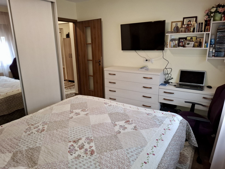 APARTAMENT 3 CAMERE| DECOMANDAT | Tractorul - 2 locuri de parcare | etajul 3.