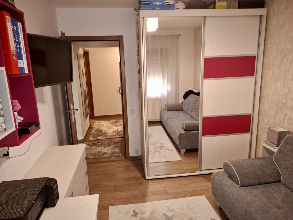 APARTAMENT 3 CAMERE| DECOMANDAT | Tractorul - 2 locuri de parcare | etajul 3.